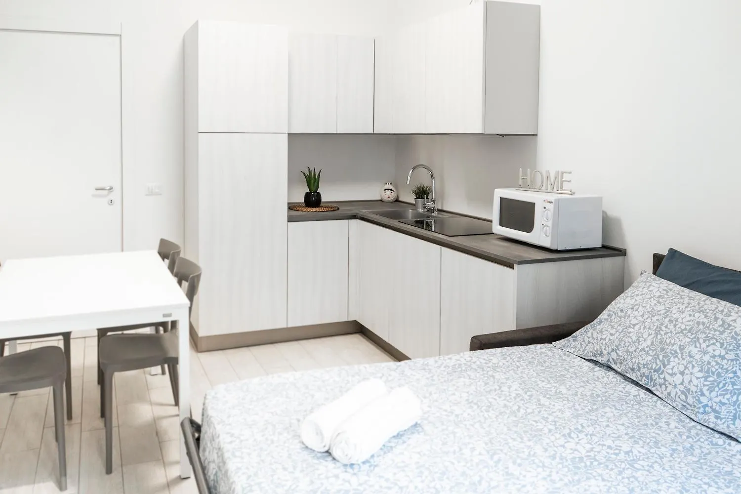 Ce6 - Corso Sempione • Large Apartment Milan Italy