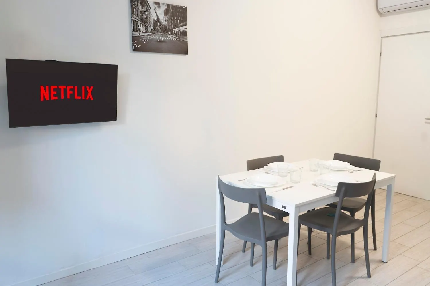 Ce6 - Corso Sempione • Large Apartment Milan