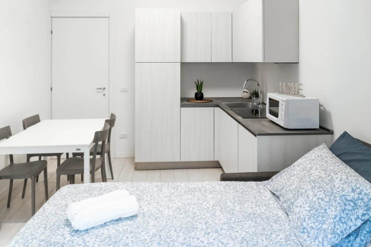 Ce6 - Corso Sempione • Large Apartment Milan